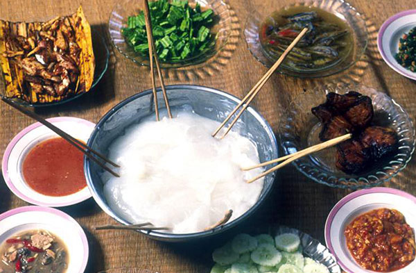 Bruneian delicacy ambuyat is made by mixing hot water into starch taken from the inner trunk of the sago palm to create a thick paste.