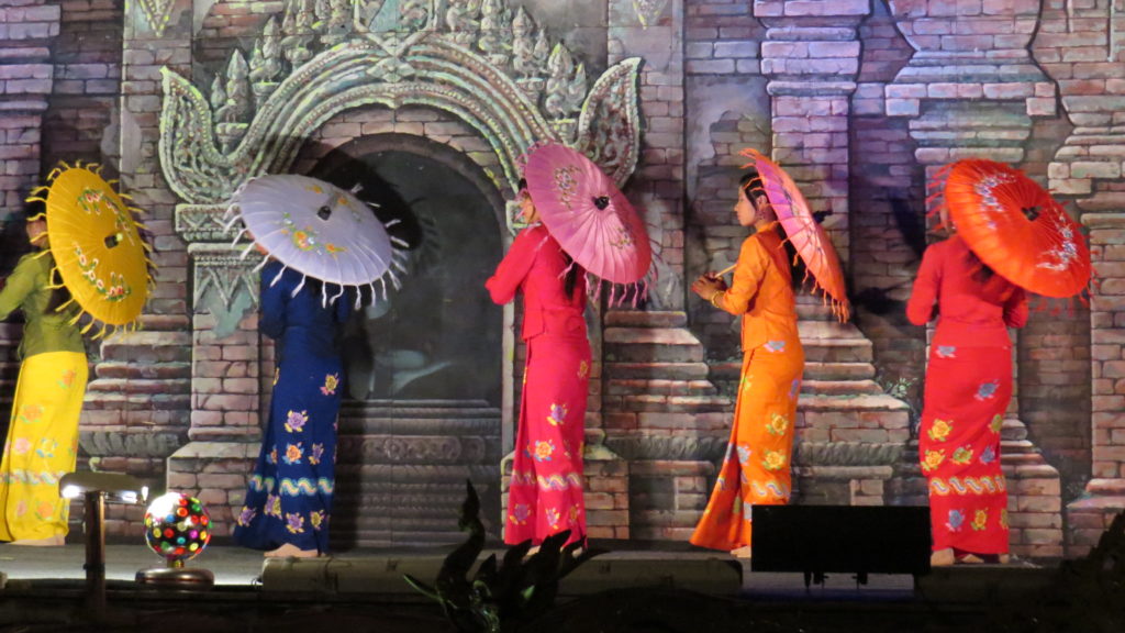 Myanmar traditional dancers. Image courtesy of Kathy / Creative Commons