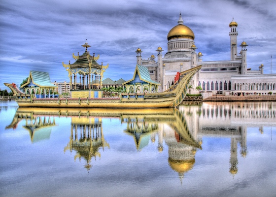 Sultan Omar Ali Saifuddien Mosque (SOAS) in Bandar Seri Begawan.