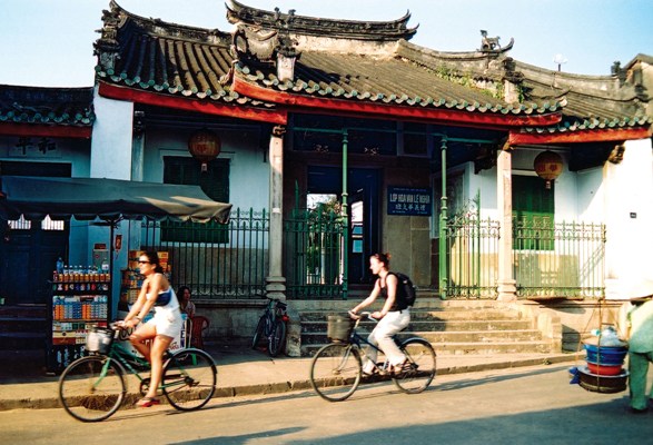 Street on Hoi An old district, Viet Nam. Image courtesy of the Vietnam National Administration of Tourism.