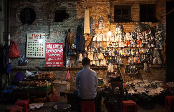 Street vendor in the old quarter, Hanoi