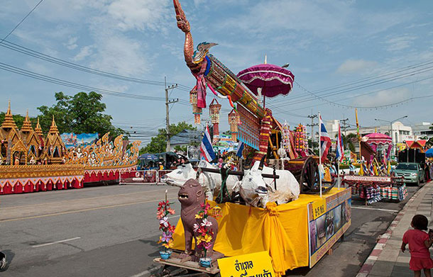 Parade Float, Yasothon Bun Bang Fai Festival. Bernd Mechsner/Creative Commons