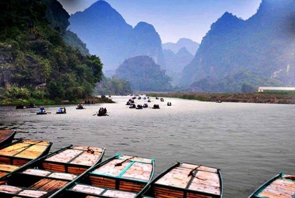Trang An World Heritage Site, Ninh Binh province; Source: http://english.vietnamnet.vn/fms/vietnam-in-photos/115807/peaceful-autumn-at-the-trang-an-world-natural-heritage-site.html