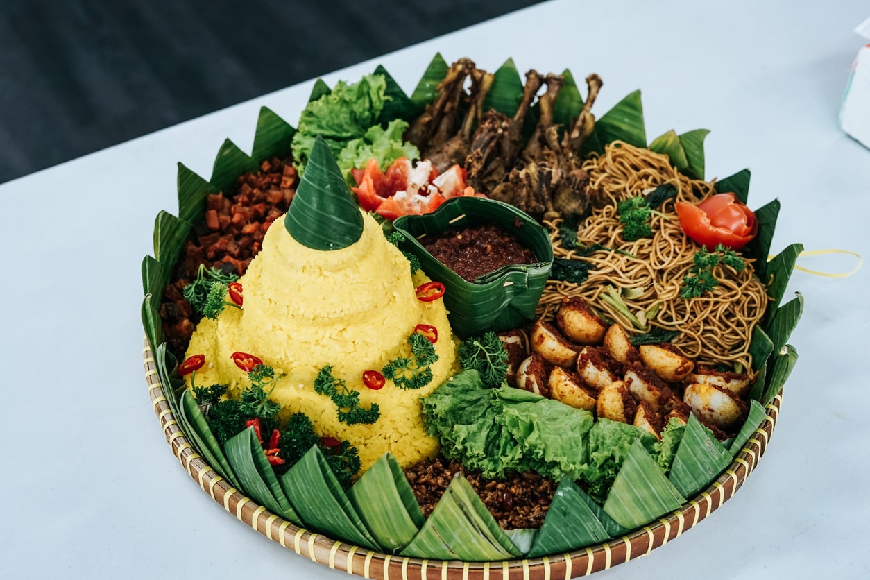 image of tumpeng