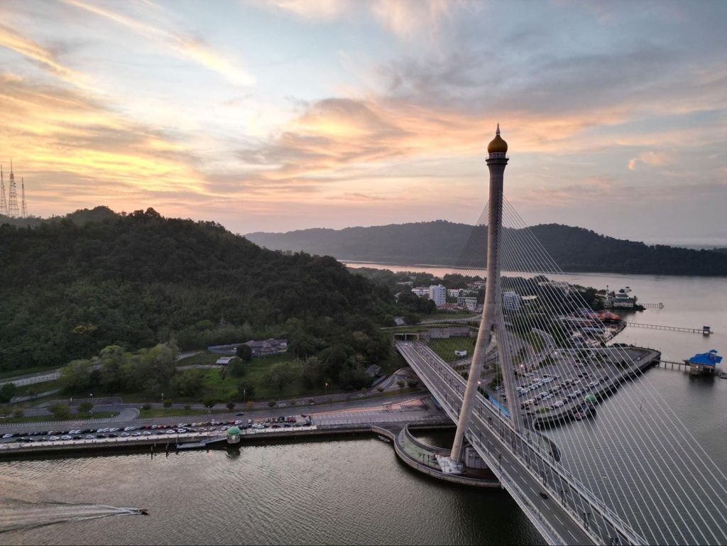 Raja Isteri Pengiran Anak Hajah Saleha Bridge at the Brunei River | Visit Southeast Asia